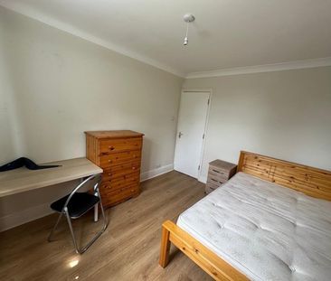 Room in a Shared House, Alma Road, SO14 - Photo 1