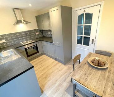 2 bedroom semi-detached house to rent - Photo 5