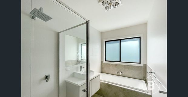 FULLY FURNISHED FOUR BEDROOM FAMILY HOME IN DESIRABLE LOCATION - Photo 1