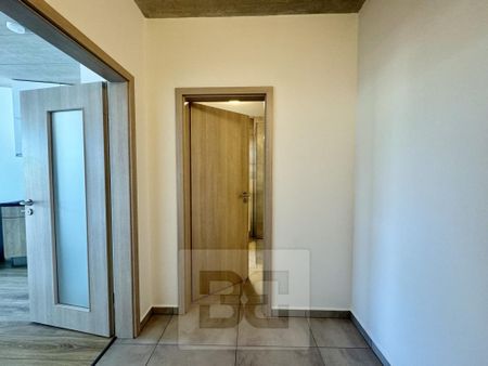 Pronájem bytu 1+kk 38 m2 - Fotografie 2