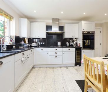 6 bedroom house - detached - Photo 6
