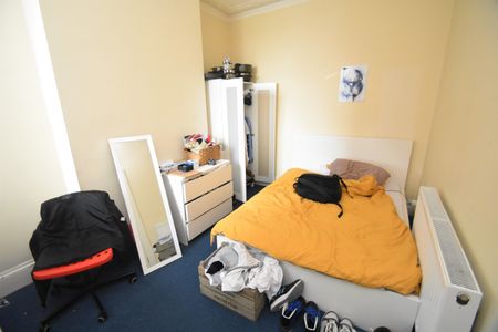 6 bedroom terraced house to rent - Photo 4