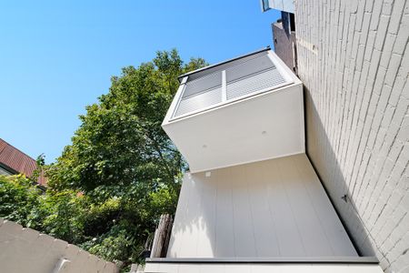 Tri Level Freestanding Home - Fully Furnished - Photo 4