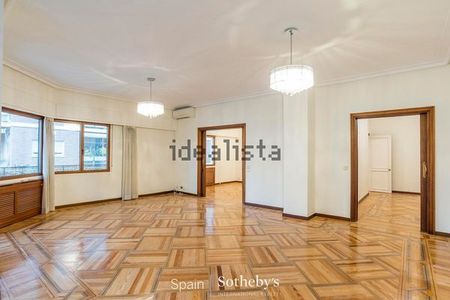 Alquiler de piso en Calle de Casado del Alisal - Foto 2