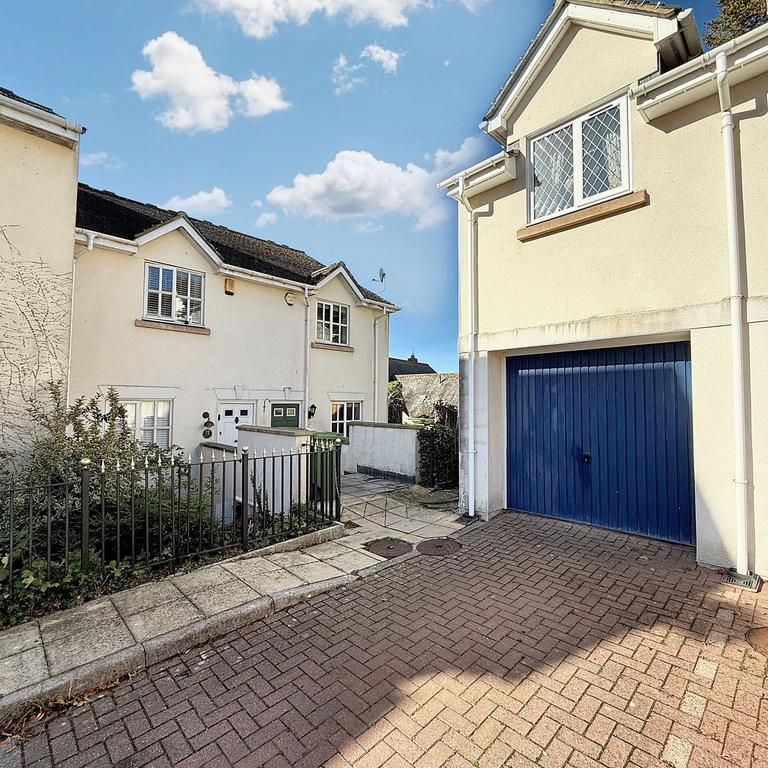 4 bedroom end of terrace house to rent - Photo 1