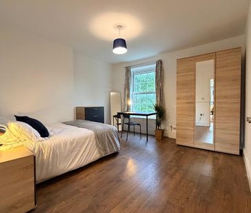 Room in a Shared House, Netherby House, SW8 - Photo 4