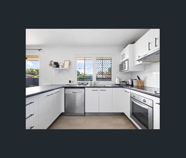 Easy Living in Ashmore – Private Duplex with Large Yard & Alfresco - Photo 6