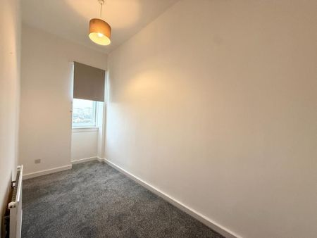 3 bedroom flat to rent - Photo 3