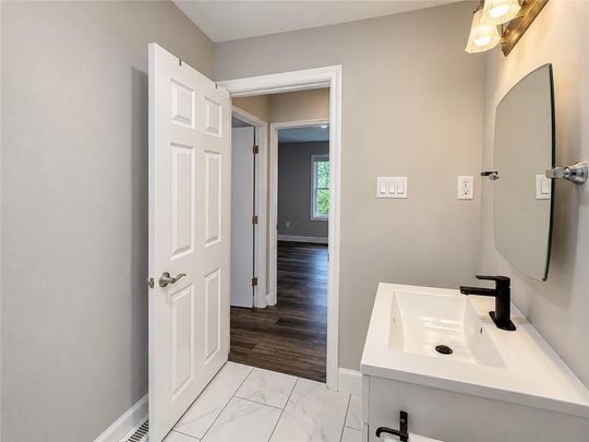 For Lease - 63 Sanatorium Road Unit# Upper, Hamilton, Ontario - Photo 1
