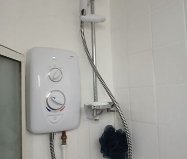 Room in a Shared Flat, Crewkerne Court, SW11 - Photo 6