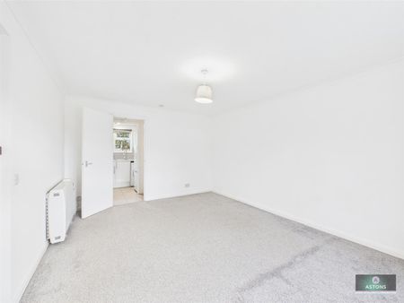 Lanercost Road, Crawley - Photo 2