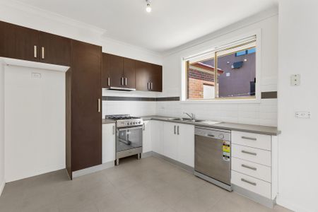 Spacious Unit - Photo 4