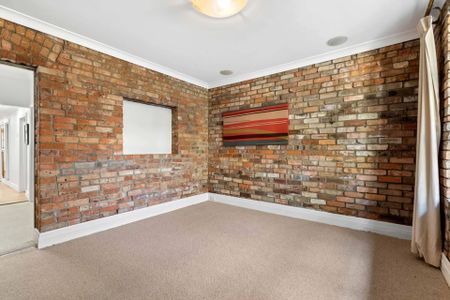 Welcome to Your New Inner-City Retreat&excl; - Photo 3