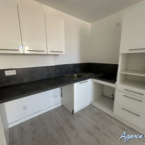 Location Appartement 2 pièces 35m² PORT LA NOUVELLE 11210 - Photo 2