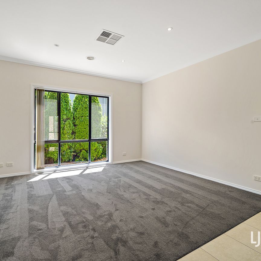 7 Bega Place, Narrabundah ACT 2604 - House For Rent | Domain - Photo 1