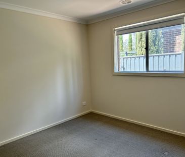 21 Casina Court Epsom VIC - Photo 4