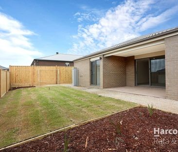 10 Illawara Drive, Mickleham, Vic 3064 - Photo 1