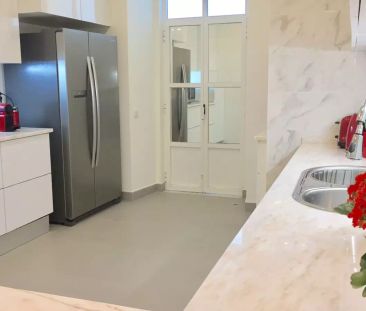Room for rent in 5-bedroom apartment in Lisbon - Photo 5