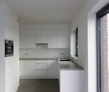 Recent appartement met 2 slaapkamers, terras en staanplaats - Photo 2