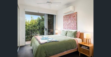 Modern Fully Furnished Townhome in the Heart of Windsor - Photo 5