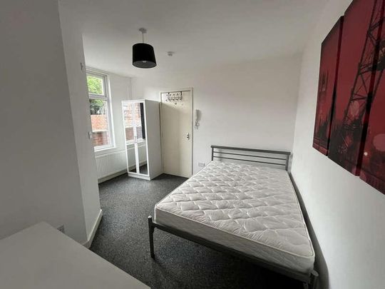 Park Lodge Lane, Wakefield, WF1 - Photo 1