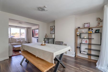 3 Bedroom Semi Detached House To Rent - Photo 3