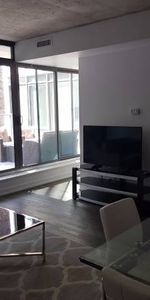 Stylish 2 Bedroom 2 Bathroom Suite with Patio, Parking and Walk In Clo - Photo 4