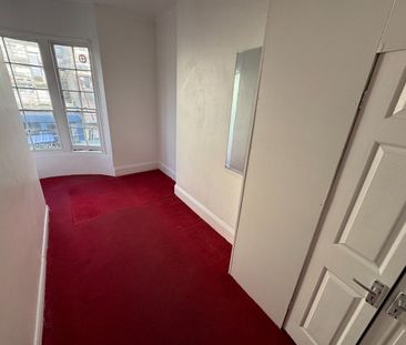 2 Bed Flat, Western Road, BN3 - Photo 2