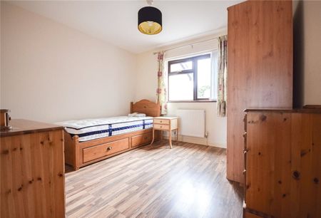 Well presented 1 Bedroom apartment to rent just to the south of the City with local amenities close by & excellent access to City centre & Addenbrookes Hospital. Single occupants only. Utility bills included at an additional cost. Furnished. - Photo 2