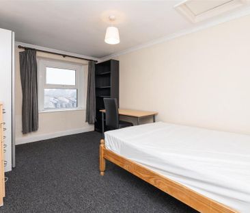 5 bedroom flat to rent - Photo 4