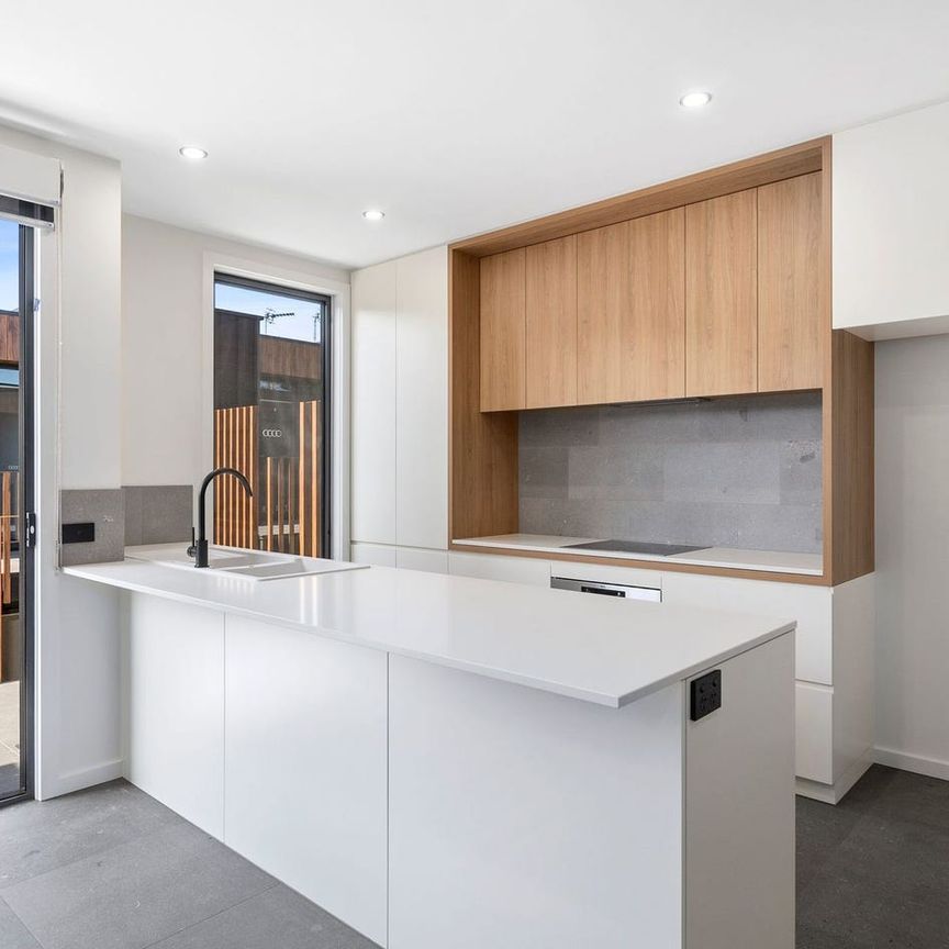 Brand new executive inner city living - Photo 1