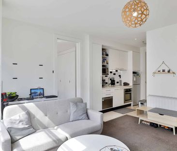 FULLY FURNISHED CITY PAD - Photo 2