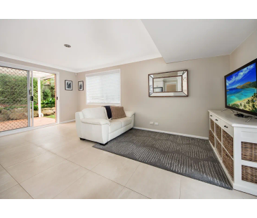 Contemporary Family Entertainer in Prime Menai Location - Photo 2