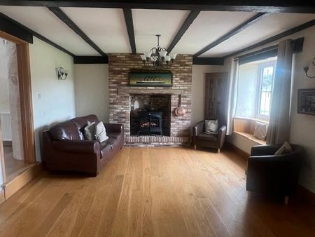 5 bedroom character property to rent - Photo 5