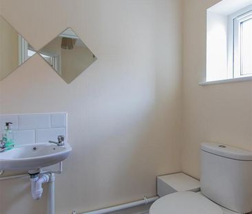 2 bedroom semi-detached house to rent - Photo 4