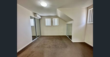 Modern Two Bedroom Townhouse - Photo 3