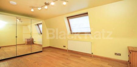 Recently refurbished two double bedroom flat minutes to Archway Tube. - Photo 3