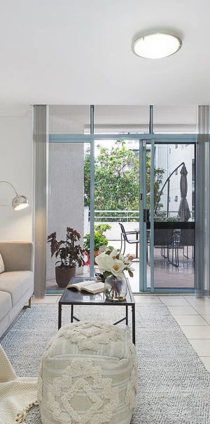 Serene And Central Beachfront Apartment - Photo 1