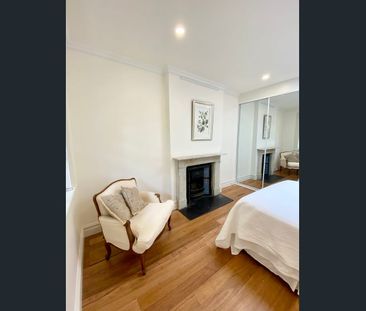 Sun drenched sandstone cottage in prime location - Photo 3