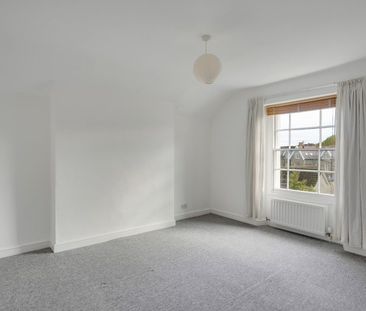 2 Bed Flat - Photo 2