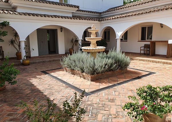 Superb villa, Andalusian style