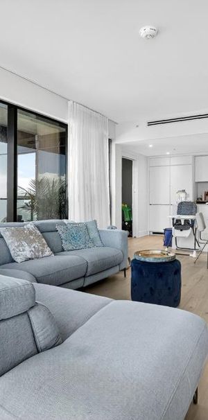 Prestigious 2025 condo for rent on Nun's Island Montreal / apartment - Photo 1