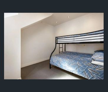 Prime location with Harbour views. - Photo 6