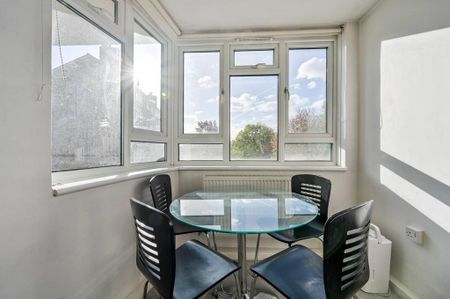 4 bedroom flat to rent - Photo 2