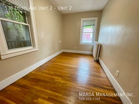 BEAUTIFULLY UPDATED 2BED/1BATH APARTMENT + HYDRO & GAS - Photo 5