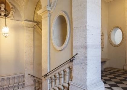 Center-Historic Jewish Quarter: Elegant apartment situated in beautiful Palazzo Nobiliare. Entrance, spacious living with original wood frescoed ceilings, large modern dining and kitchen, 4 bedrooms, 4 Baths, small terrace. #1527