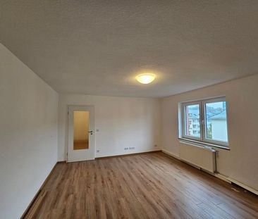 Renovierte 2-Zimmer Wohnung mit Küche im gepflegten Altbau - Foto 1