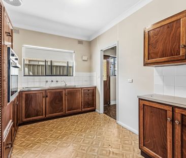 Spacious & Well-Located Unit in Sought-After Kensington Gardens - Photo 6