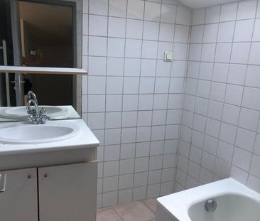 Location Appartement 3 pièces 63m² ST MAXIMIN LA STE BAUME 83470 - Photo 3