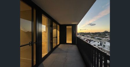 North Facing Stunning Two Bedroom Apartment - Photo 5